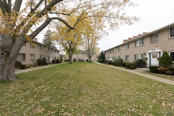 $155,900 | 105 Old Lyme Drive, Unit 3, Amherst, NY 14221