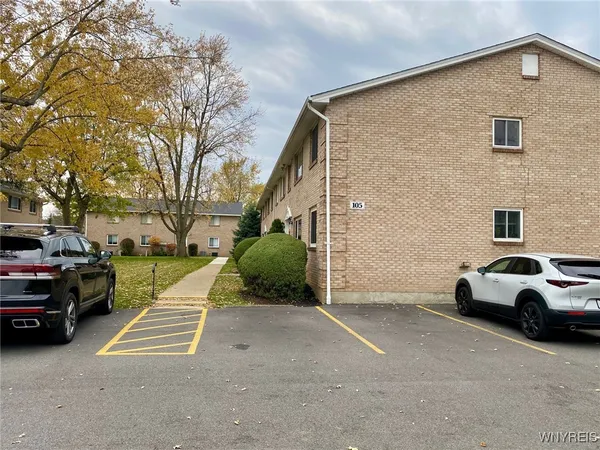 $155,900 | 105 Old Lyme Drive, Unit 3, Amherst, NY 14221