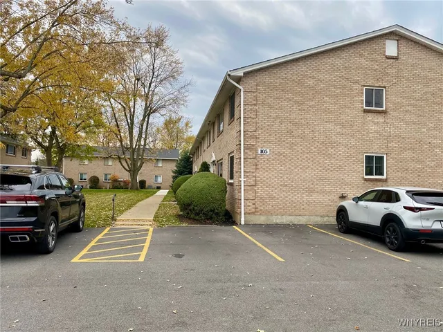 $163,900 | 105 Old Lyme Drive, Unit 3, Amherst, NY 14221