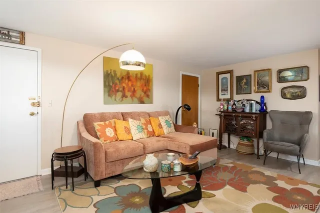 $163,900 | 105 Old Lyme Drive, Unit 3, Amherst, NY 14221