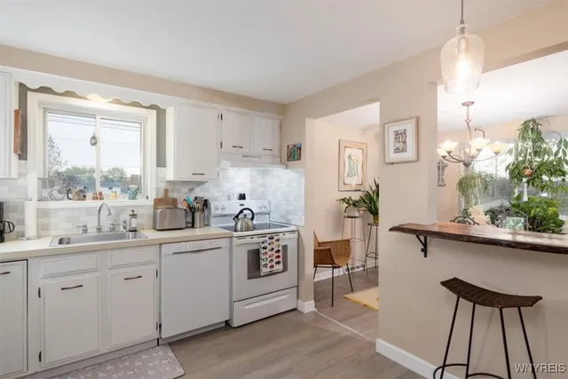 $163,900 | 105 Old Lyme Drive, Unit 3, Amherst, NY 14221