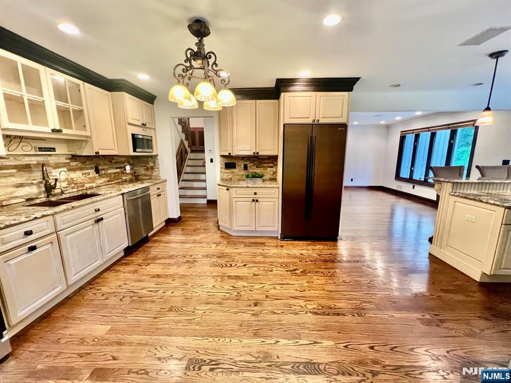 610 Glasmere Road Mahwah, NJ 07430 - Photo 3 of 46