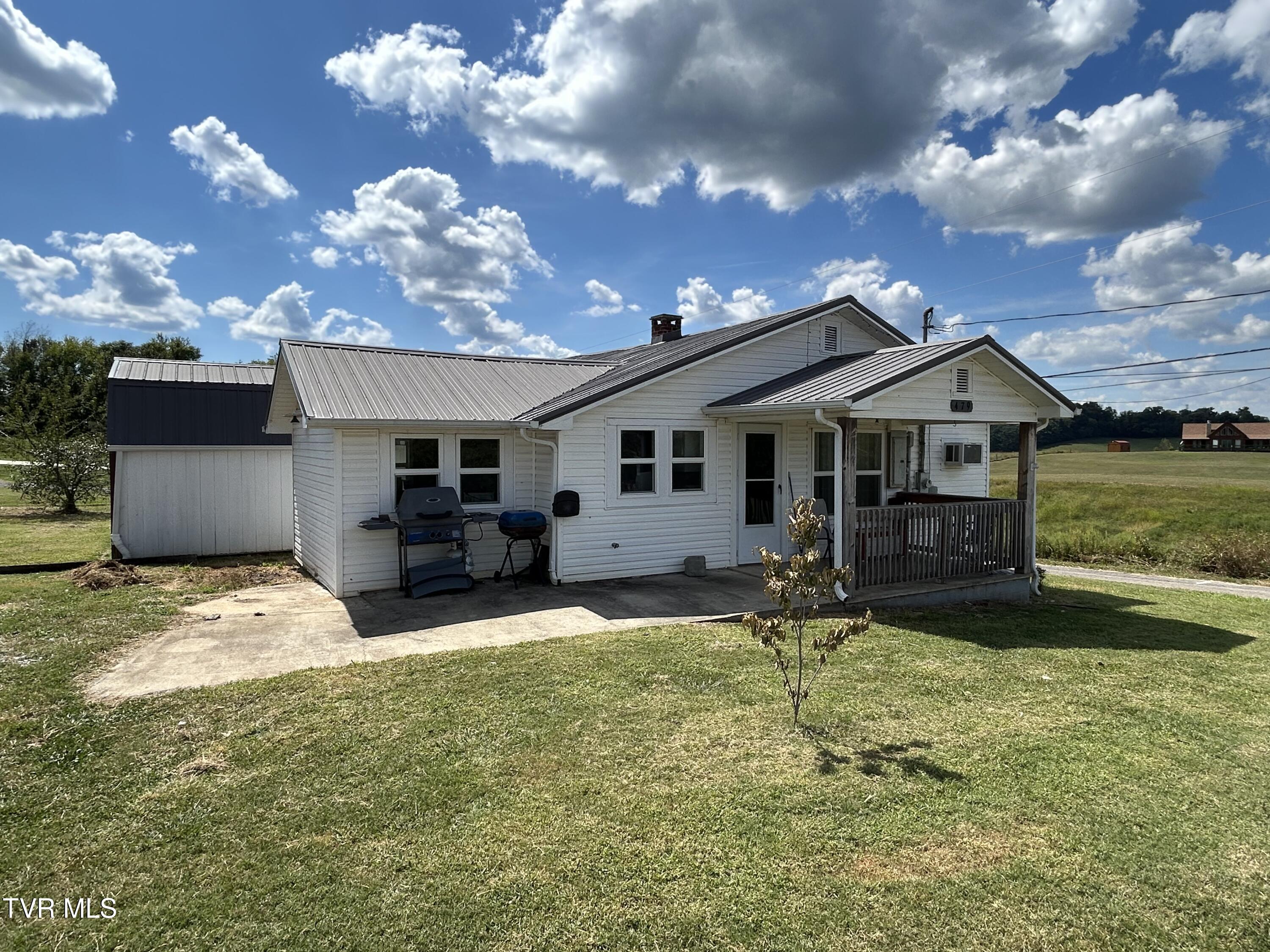 479 Pigeon Creek Road Greeneville, TN 37743 - Photo 3 of 32 IMG_3652