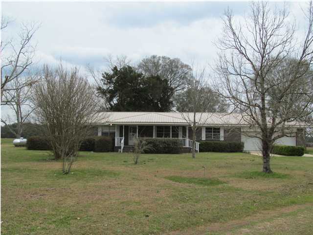 545 Richardson Road DeFuniak Springs, FL 32433 - Photo 2 of 22 a view of house with a garden