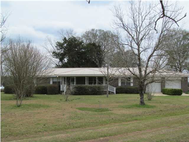 545 Richardson Road DeFuniak Springs, FL 32433 - Photo 4 of 22 a front view of a house with garden