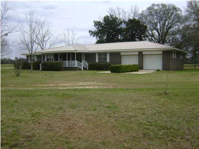 545 Richardson Road DeFuniak Springs, FL 32433 - Photo 5 of 22 a front view of a house with a garden