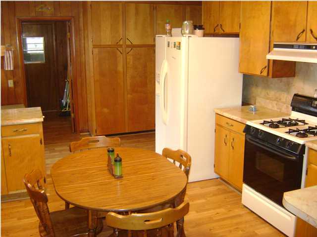 545 Richardson Road DeFuniak Springs, FL 32433 - Photo 9 of 22 a kitchen with a table and chairs