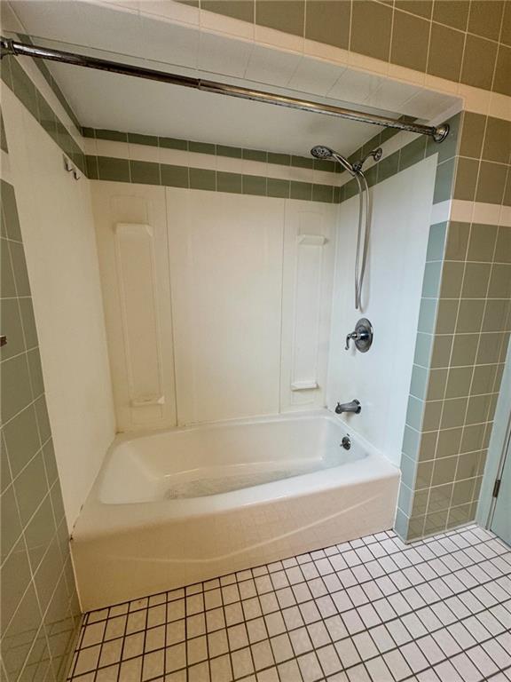 414 Marion Street Creighton, PA 15030 - Photo 15 of 23 a bathroom with a bathtub and shower