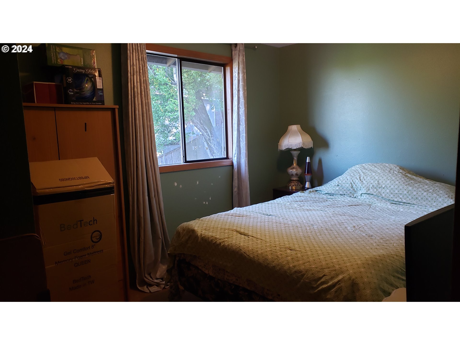1442 Southwest Wallula Drive Gresham, OR 97080 - Photo 14 of 24 a black and white photo of a room