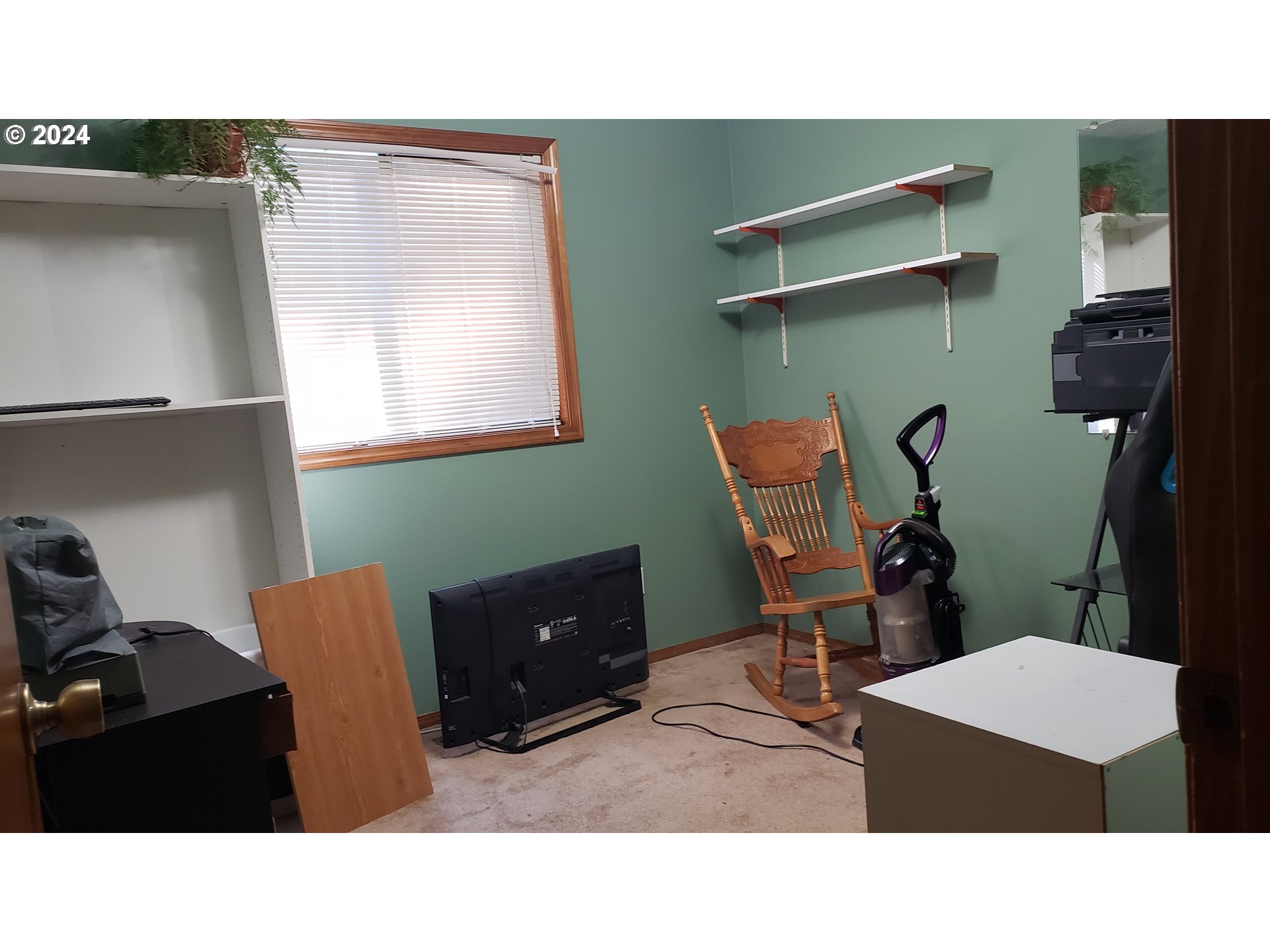 1442 Southwest Wallula Drive Gresham, OR 97080 - Photo 15 of 24 a black and white photo of a living room