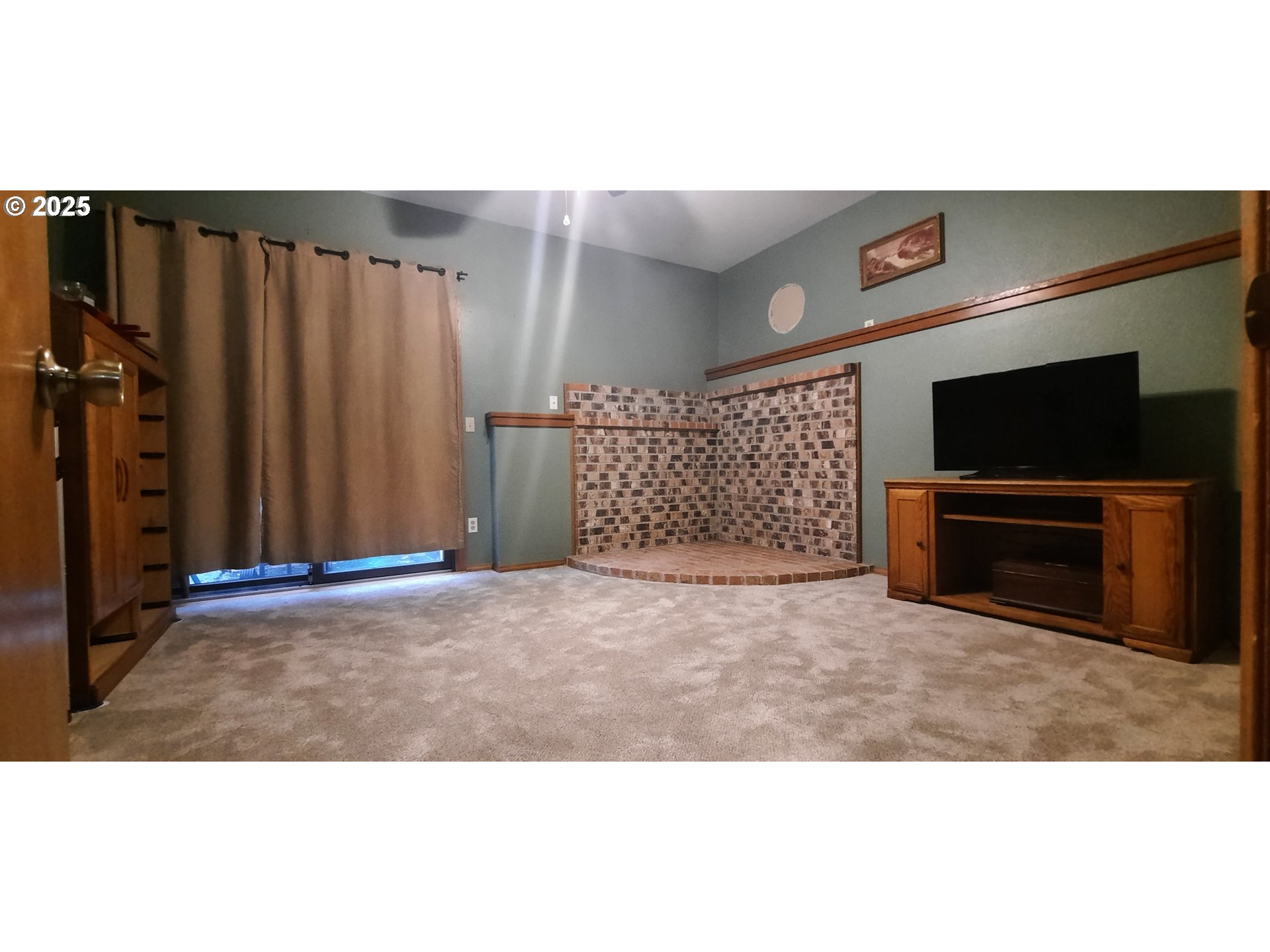 1442 Southwest Wallula Drive Gresham, OR 97080 - Photo 17 of 24 a view of a livingroom with furniture