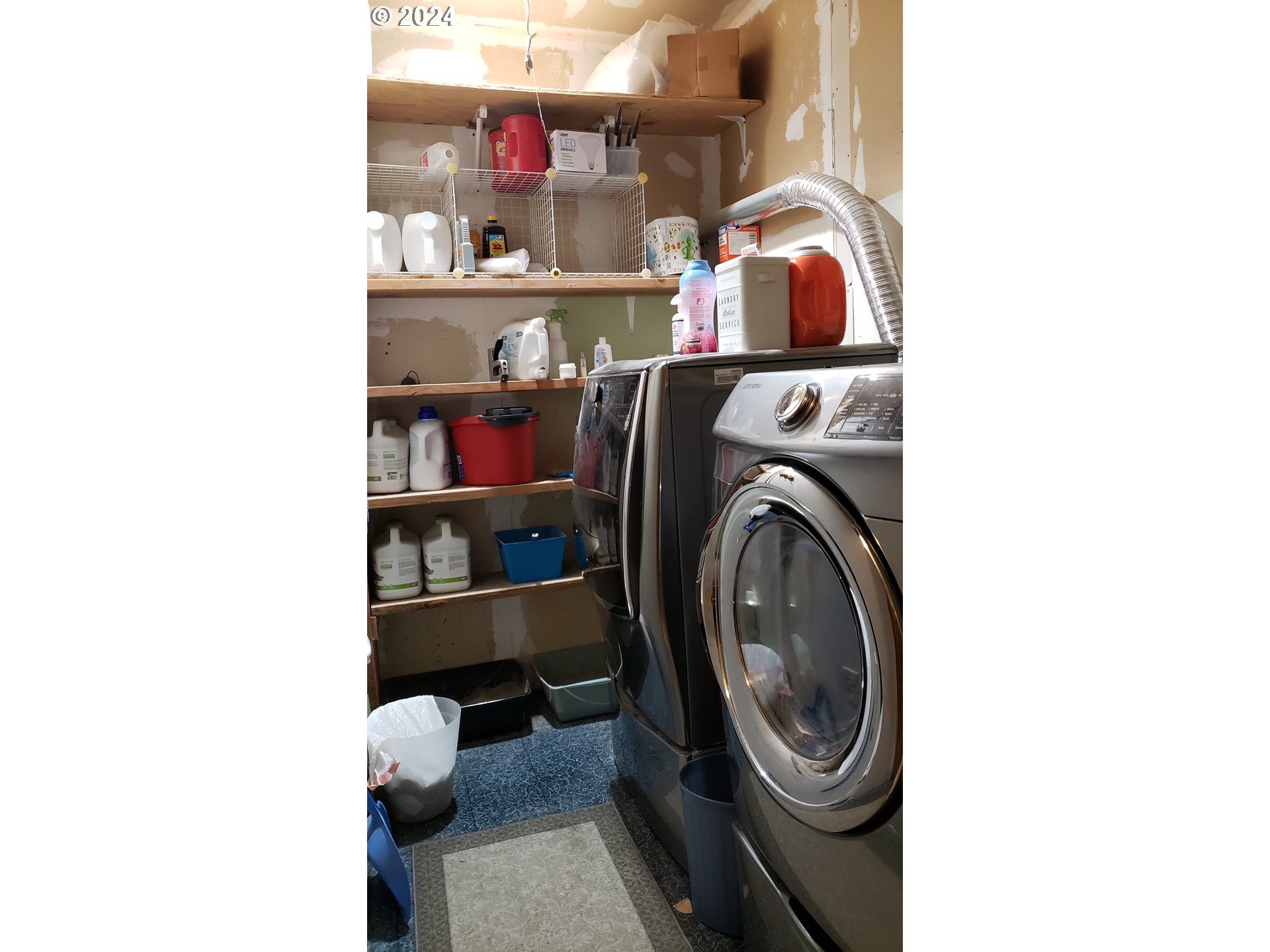 1442 Southwest Wallula Drive Gresham, OR 97080 - Photo 20 of 24 a utility room with dryer and washer