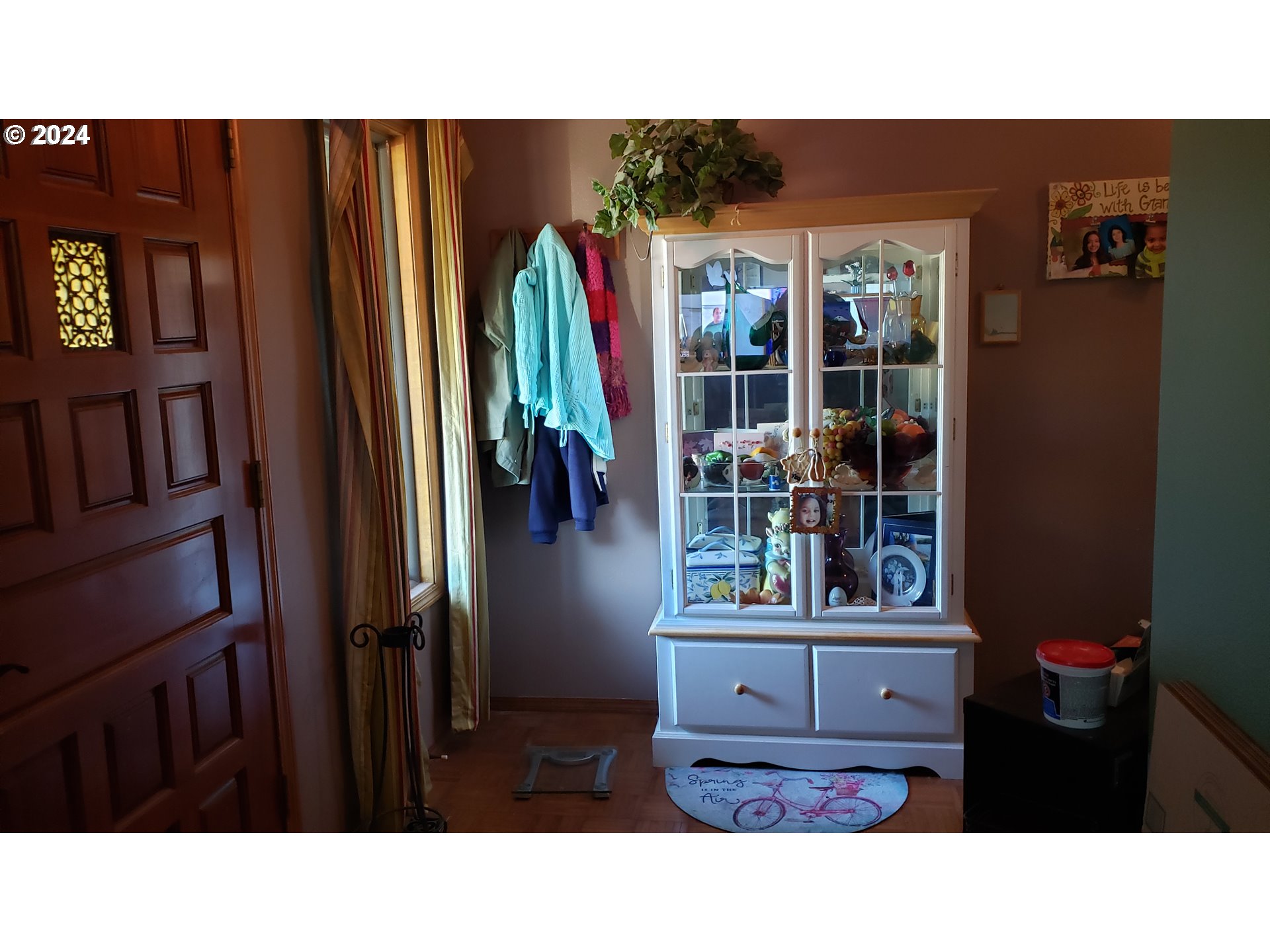 1442 Southwest Wallula Drive Gresham, OR 97080 - Photo 21 of 24 a black and white photo of a living room