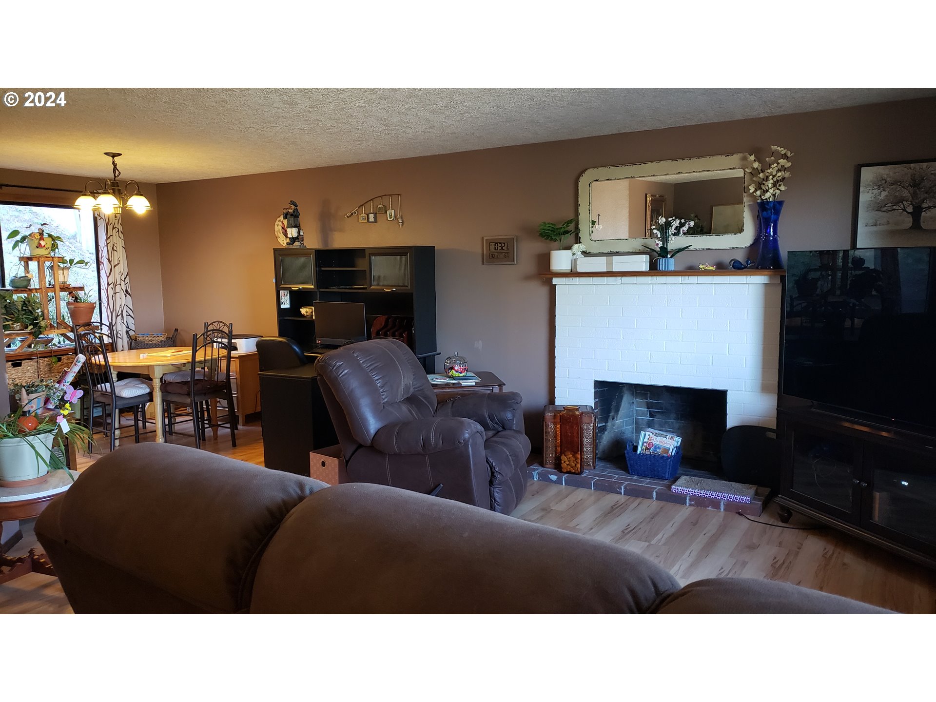 1442 Southwest Wallula Drive Gresham, OR 97080 - Photo 7 of 24 a living room with furniture and a fireplace