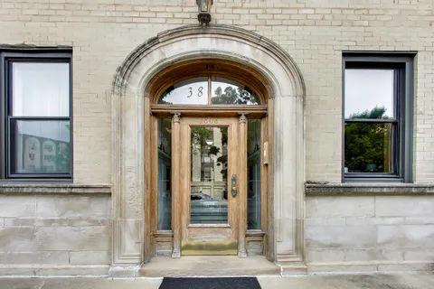 $575,000 | 3808 North Pine Grove Avenue, Unit 1N, Chicago, IL 60613