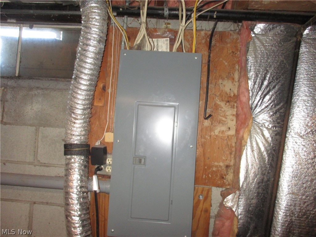 8722 Henderson Road Diamond, OH 44412 - Photo 20 of 25 Gallery Image 20