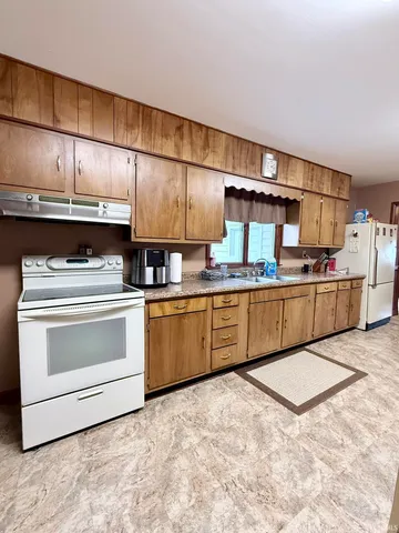 $195,000 | 4296 Highway 32, Union City, IN 47390