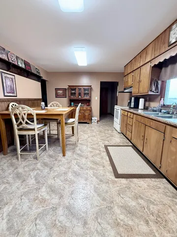 $195,000 | 4296 Highway 32, Union City, IN 47390