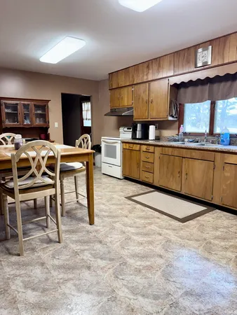 $185,000 | 4296 Highway 32, Union City, IN 47390