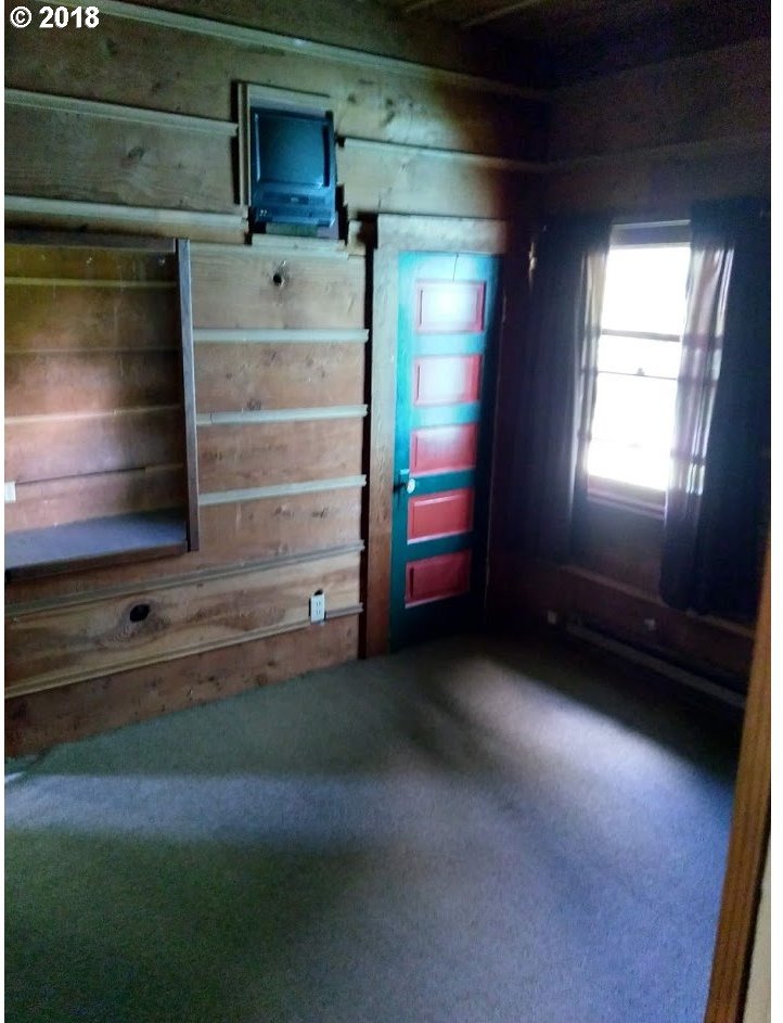 230 Elm Avenue Reedsport, OR 97467 - Photo 11 of 22