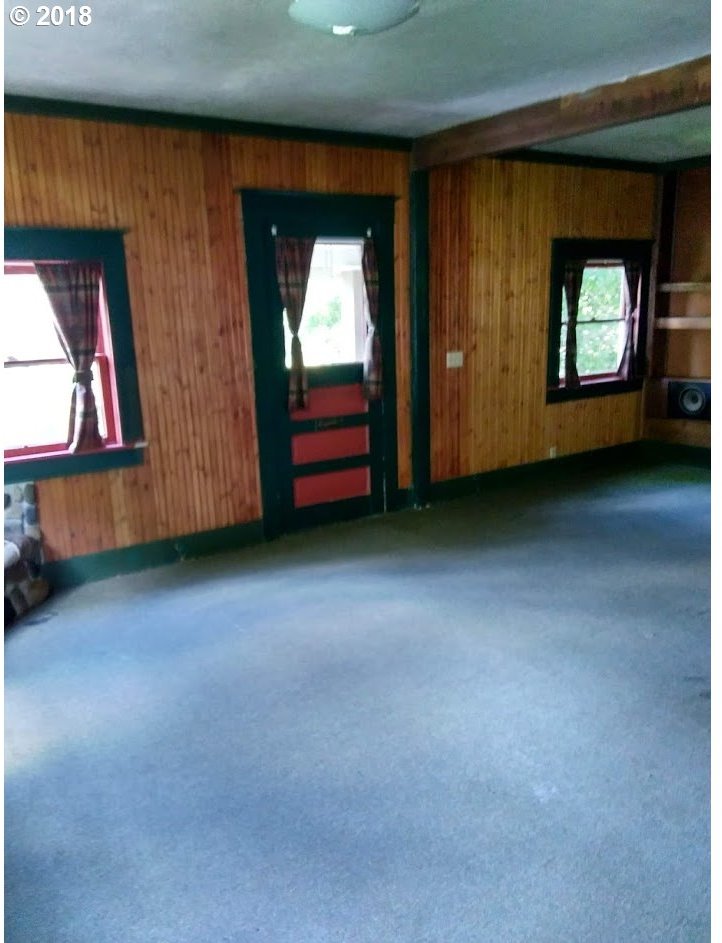 230 Elm Avenue Reedsport, OR 97467 - Photo 7 of 22