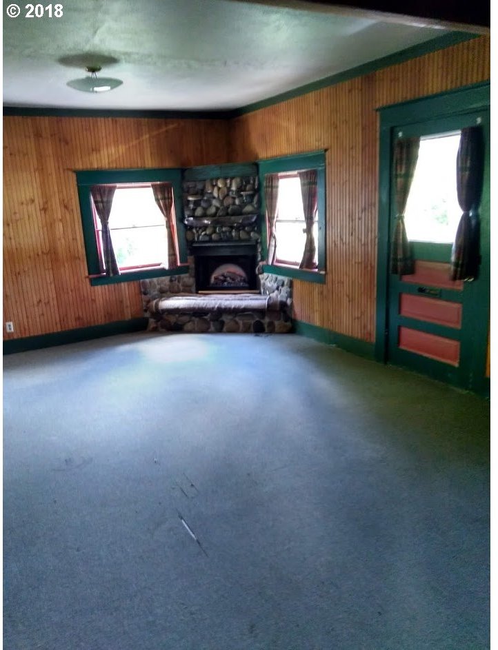 230 Elm Avenue Reedsport, OR 97467 - Photo 9 of 22