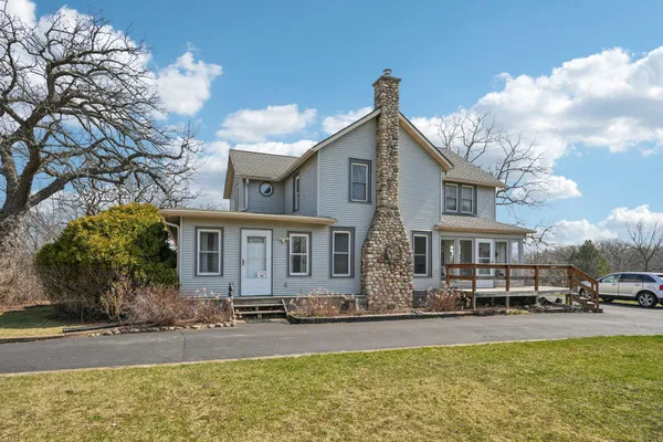 $750,000 | S102-w33389 County Road East, Mukwonago, WI 53149