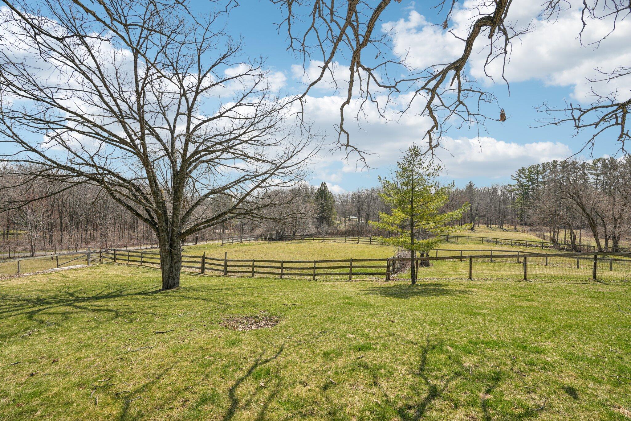 S102-w33389 County Road East Mukwonago, WI 53149 - Photo 14 of 49 40
