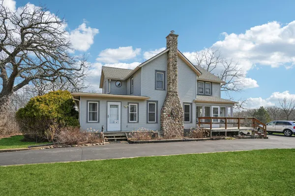 $750,000 | S102-w33389 County Road East, Mukwonago, WI 53149