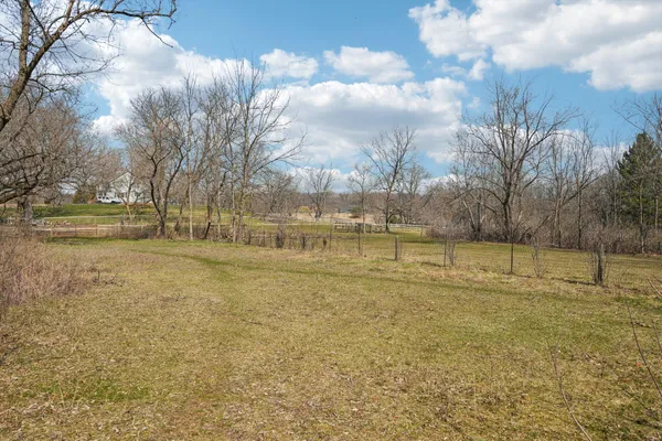 $750,000 | S102-w33389 County Road East, Mukwonago, WI 53149