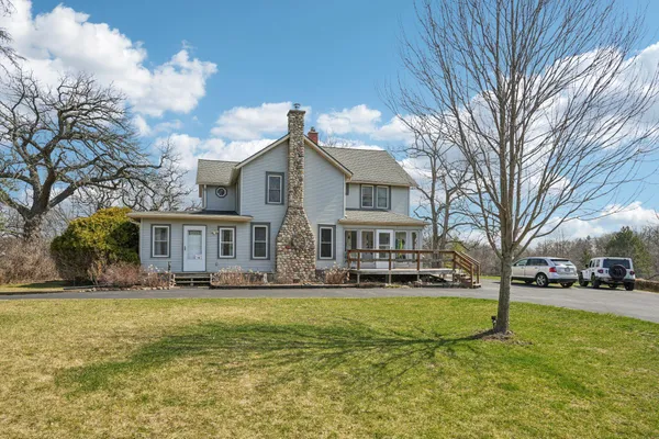 $750,000 | S102-w33389 County Road East, Mukwonago, WI 53149