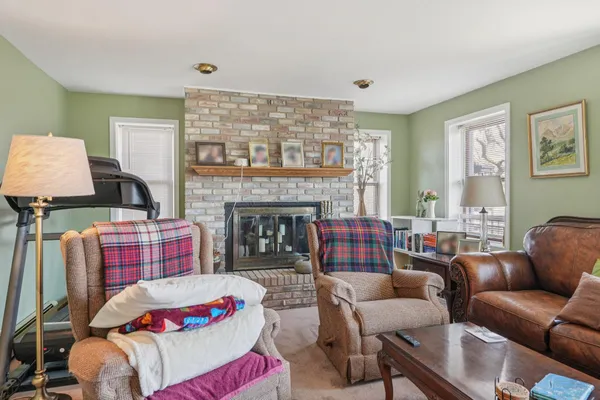 $750,000 | S102-w33389 County Road East, Mukwonago, WI 53149