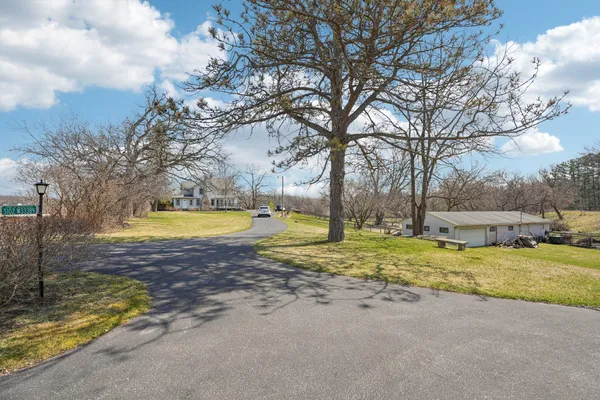 $750,000 | S102-w33389 County Road East, Mukwonago, WI 53149