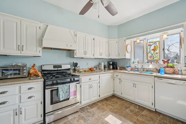 $750,000 | S102-w33389 County Road East, Mukwonago, WI 53149