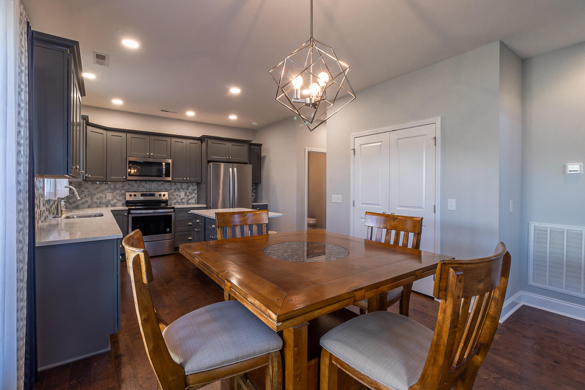 562 Suffolk Road Johnson City, TN 37615 - Photo 9 of 31 JG5A1639