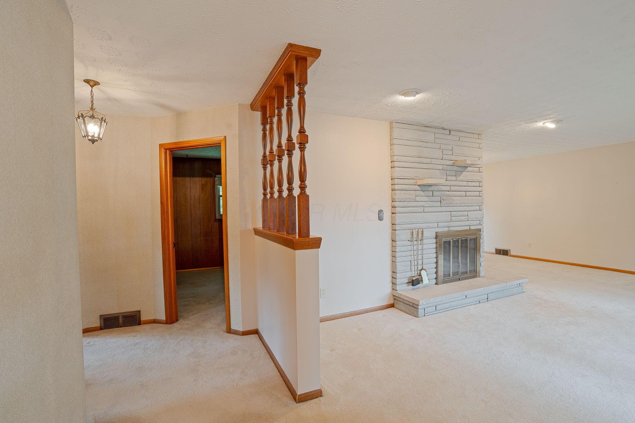 105 Hamilton Road Columbus, OH 43230 - Photo 4 of 35 4-web-or-mls-105 Hamilton Rd - 4