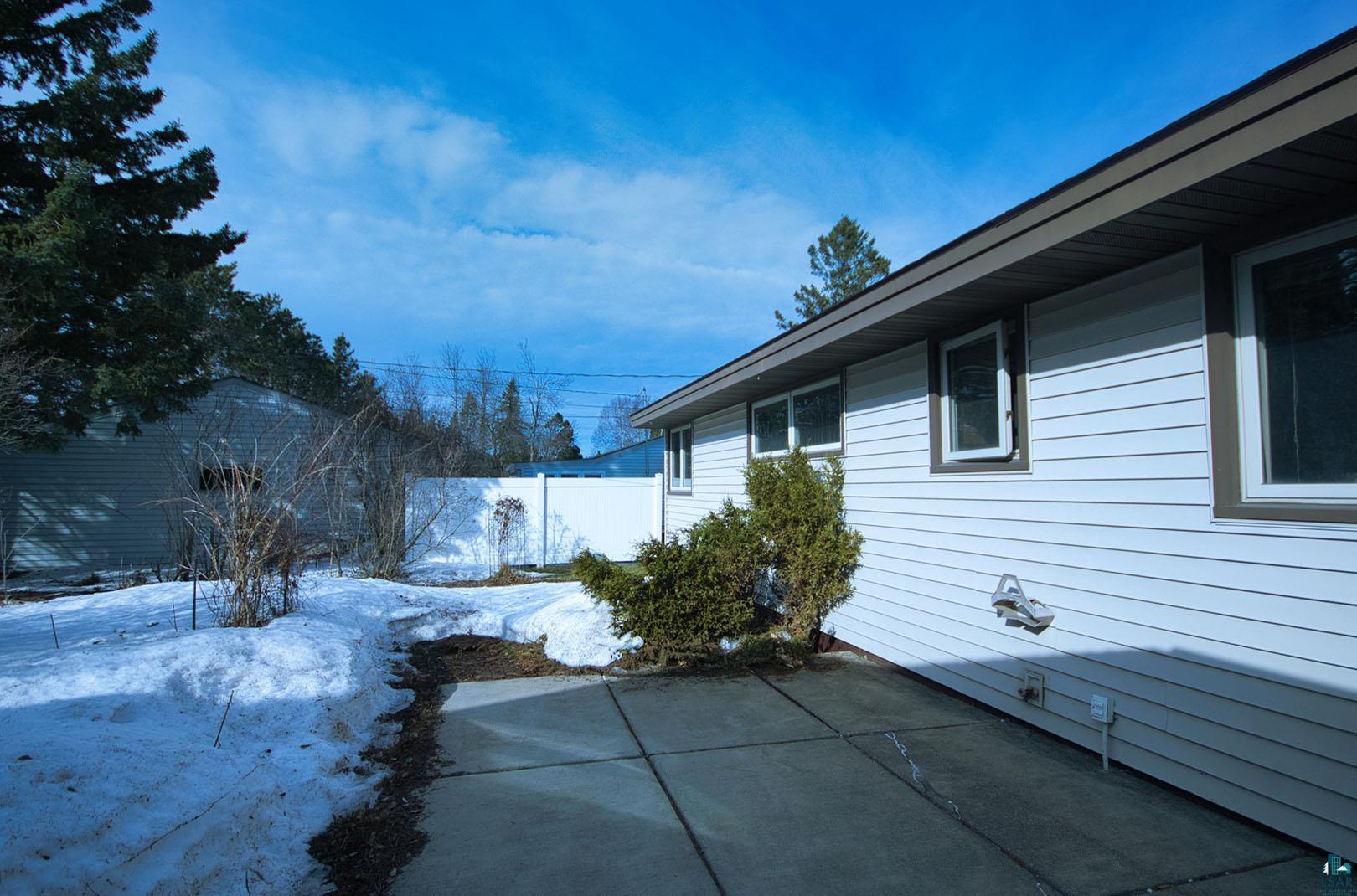 817 Maple Bend Drive Duluth, MN 55811 - Photo 4 of 33