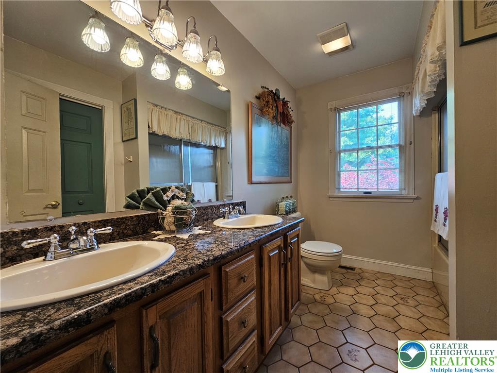 881 Gove Road Nazareth, PA 18064 - Photo 16 of 20 Main bath