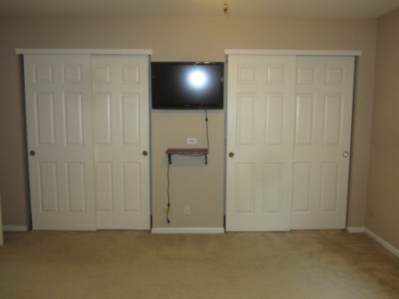 17794 Braewick Road Gurnee, IL 60031 - Photo 10 of 18 a view of an empty room with a cabinet