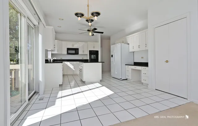 $675,000 | 2407 Wentworth Lane, Aurora, IL 60502