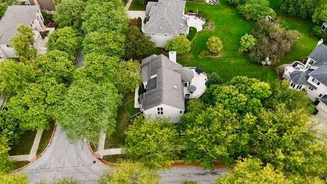 $675,000 | 2407 Wentworth Lane, Aurora, IL 60502