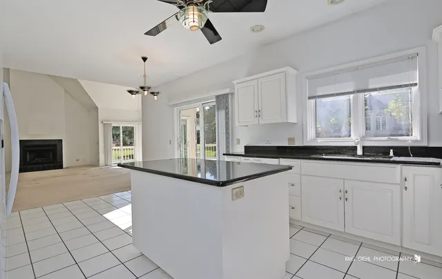 $675,000 | 2407 Wentworth Lane, Aurora, IL 60502