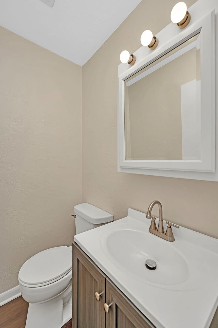 816 2nd Avenue Morris, IL 60450 - Photo 19 of 31 a bathroom with a sink and a toilet