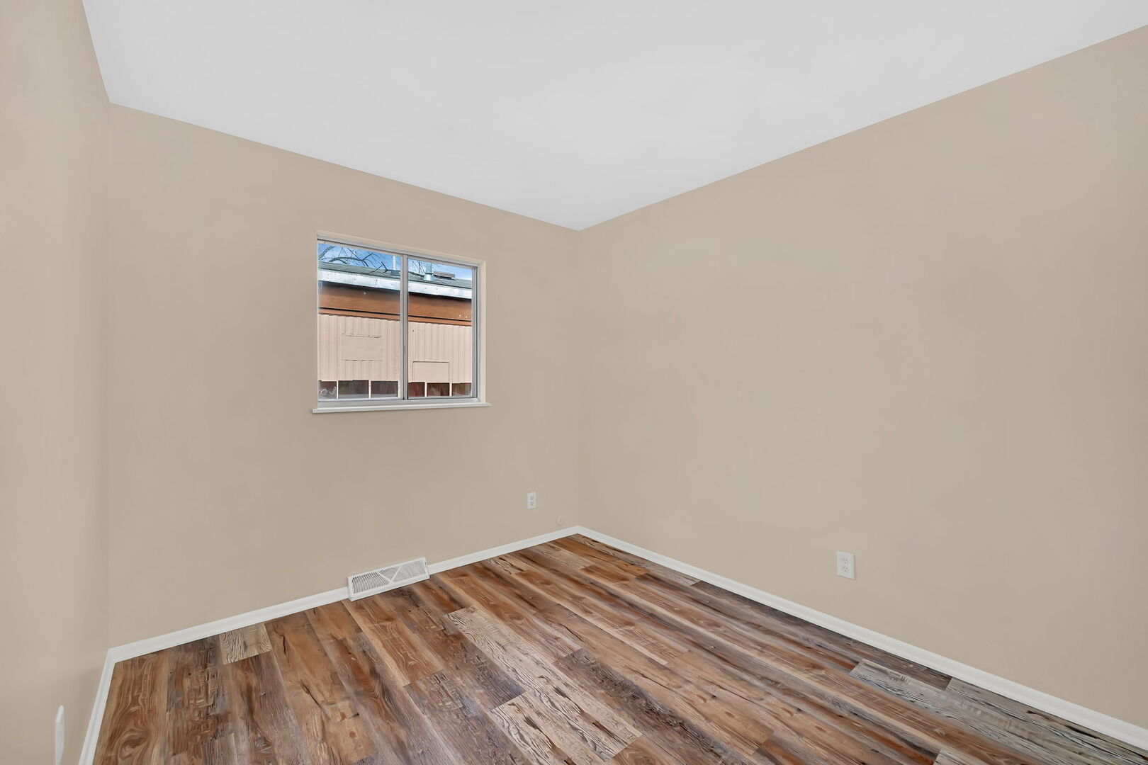 816 2nd Avenue Morris, IL 60450 - Photo 21 of 31 a view of an empty room with wooden floor and a window