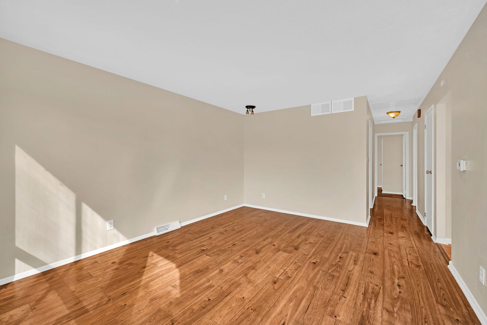 816 2nd Avenue Morris, IL 60450 - Photo 6 of 31 a view of a big room with wooden floor and entryway