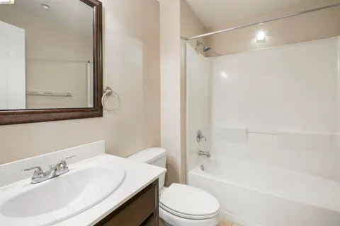 $575,000 | 6246 Boulder Lane, Unit 4807, Oakland, CA 94605