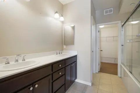 $575,000 | 6246 Boulder Lane, Unit 4807, Oakland, CA 94605