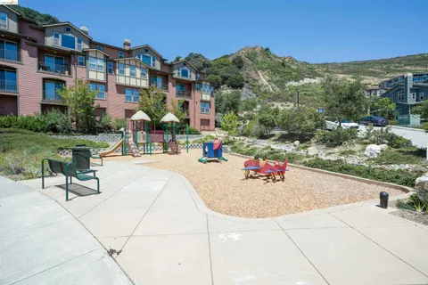 $575,000 | 6246 Boulder Lane, Unit 4807, Oakland, CA 94605