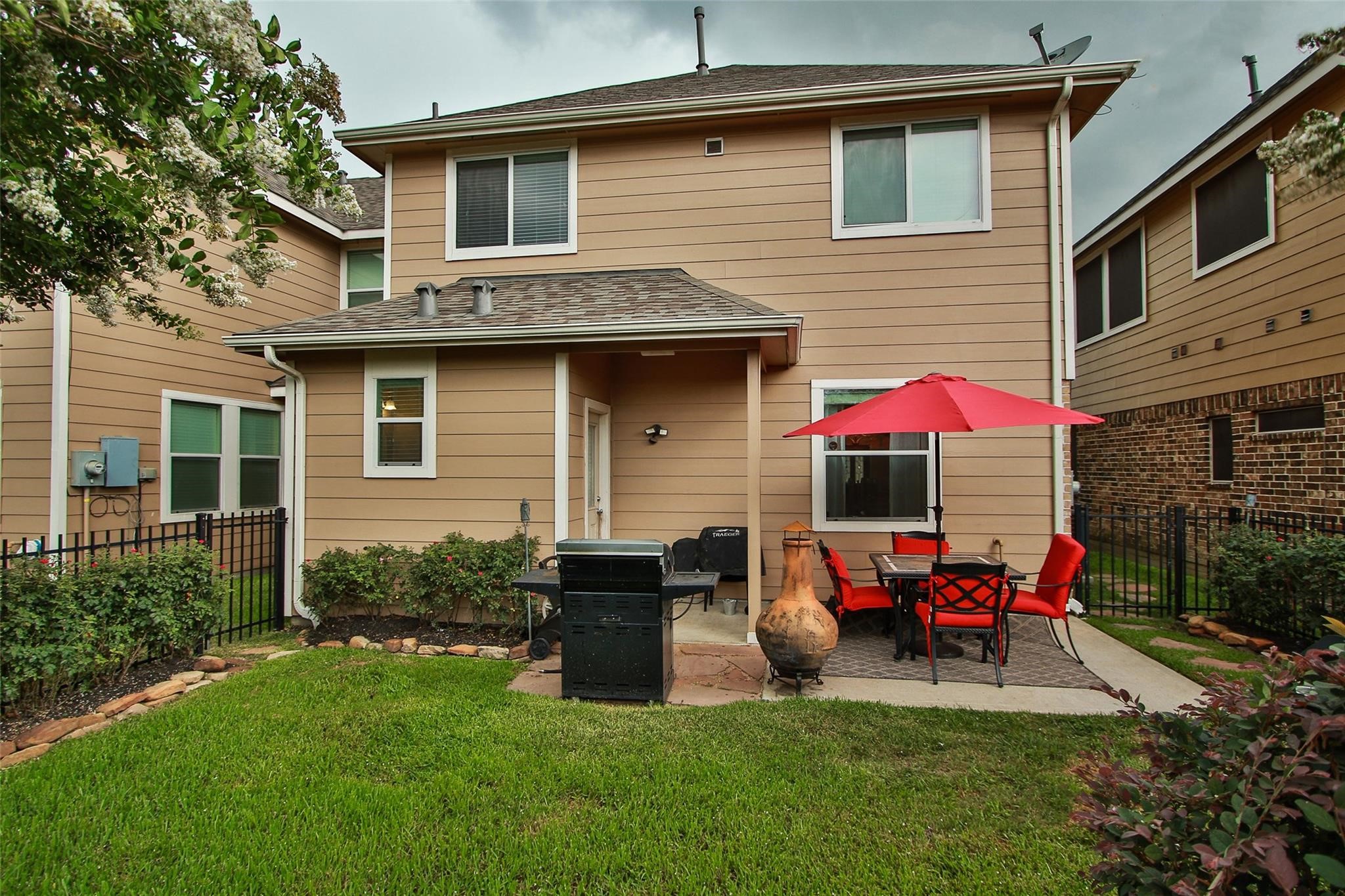 8517 Sunset Loch Drive Spring, TX 77379 - Photo 20 of 22 a backyard of a house with table and chairs