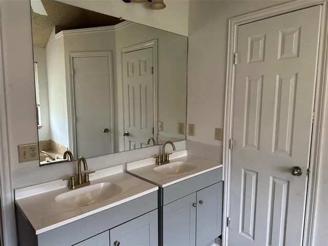 $2,595 | 620 Stone Canyon Drive, Irving, TX 75063